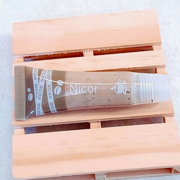 COFFEE SCRUB LIP BALM FOR SOFTENING AND SMOOTHING LIPS - Picture 1 of 4